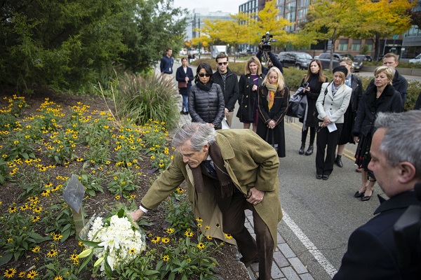 The Argentinian Consulate General places flowers at the attack site on the West Side Bike Path. Photo by Jin Lee, 9/11 Memorial. 