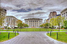 220px-Harvard_Medical_School.JPG