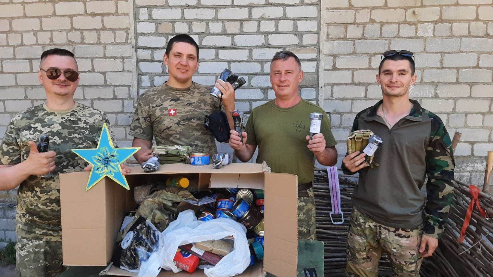 Soldiers in Ukraine holding handmade Stars of Hope
