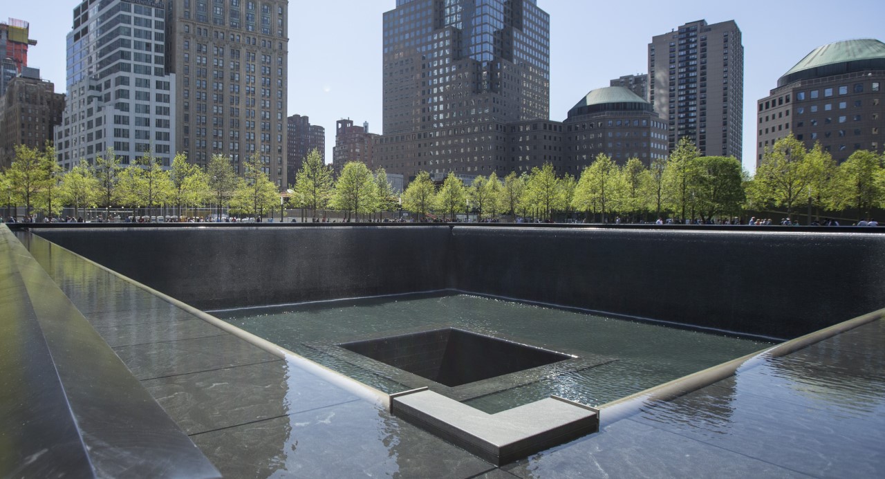 Leafy trees line the Memorial and reflecting pool